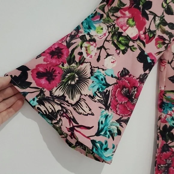 Kensie Pink Floral V-Neck with bow tie bell sleeve blouse size M - Picture 7 of 12